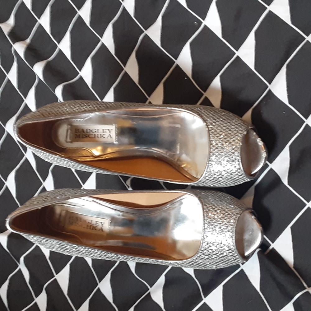 * Badgley mischka silver sparkle peep toe heels, size 8 - Picture 9 of 12